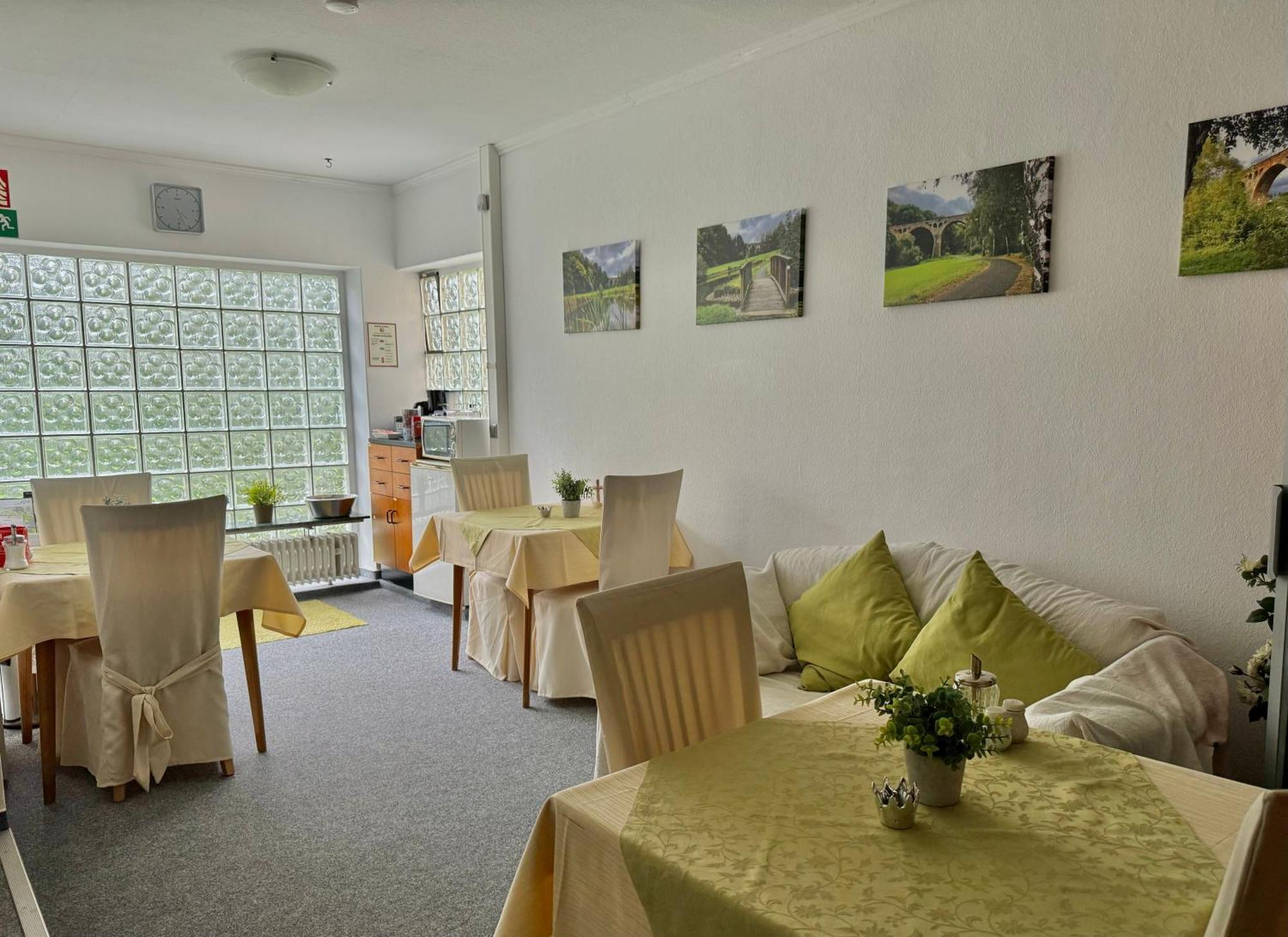 Fruehstueckspension Zur Krone Bad Endbach Exterior foto