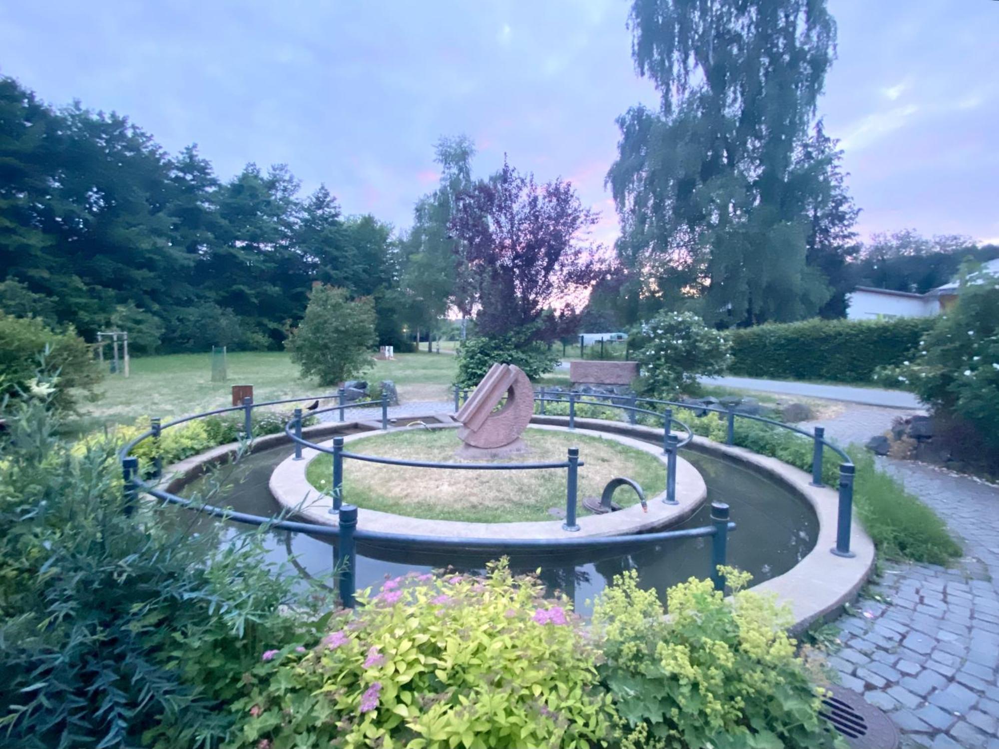 Fruehstueckspension Zur Krone Bad Endbach Exterior foto